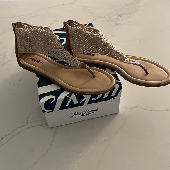 Lucky Brand, gently worn! - Picture 3 of 4